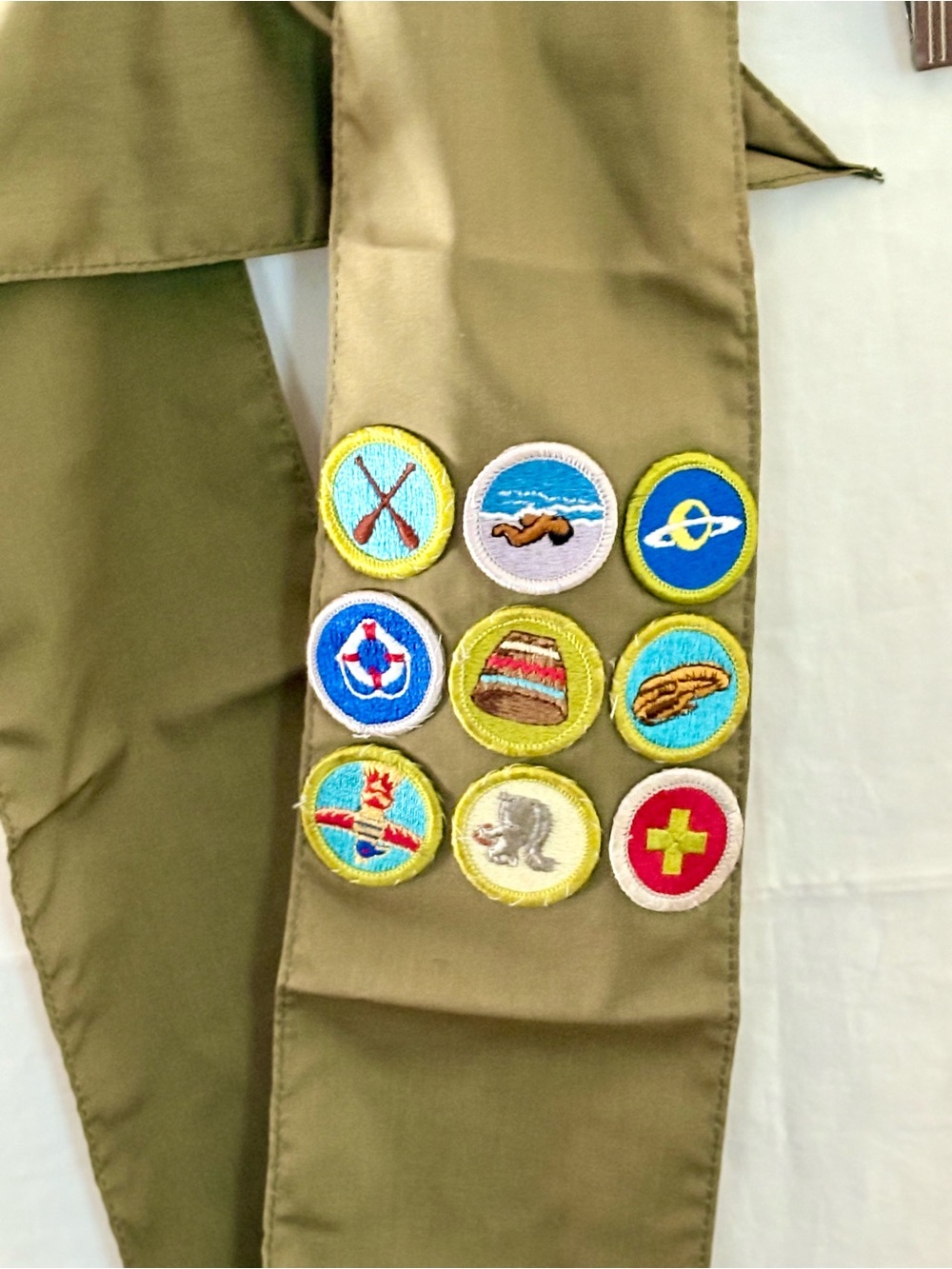 VINTAGE 1986/87 BOY SCOUT SASH WITH BADGES
